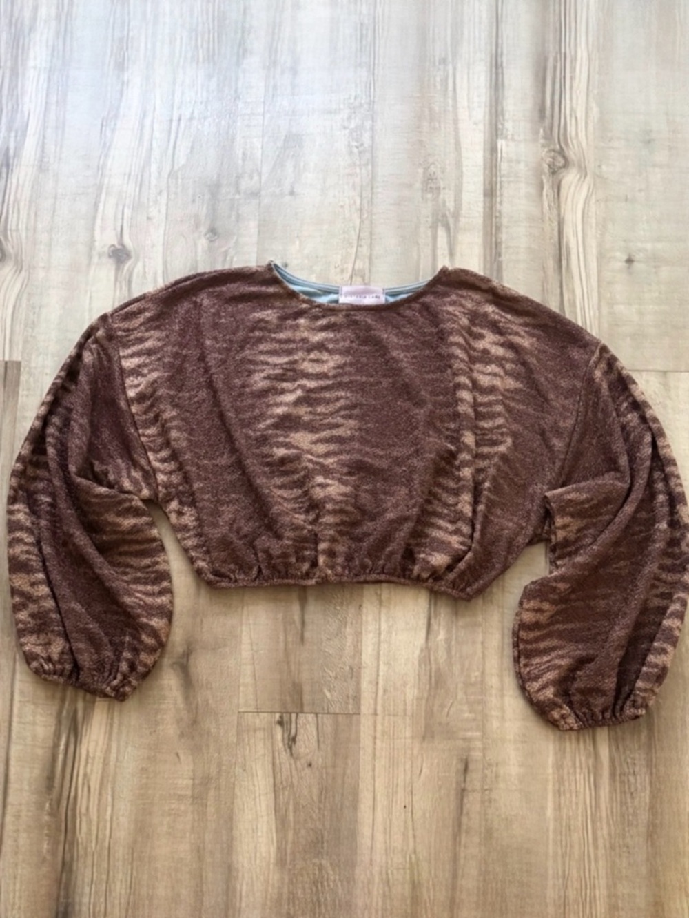 Women’s Wisteria Lane Metallic Tiger Print Palazzo Pants Set - Picture 3 of 7